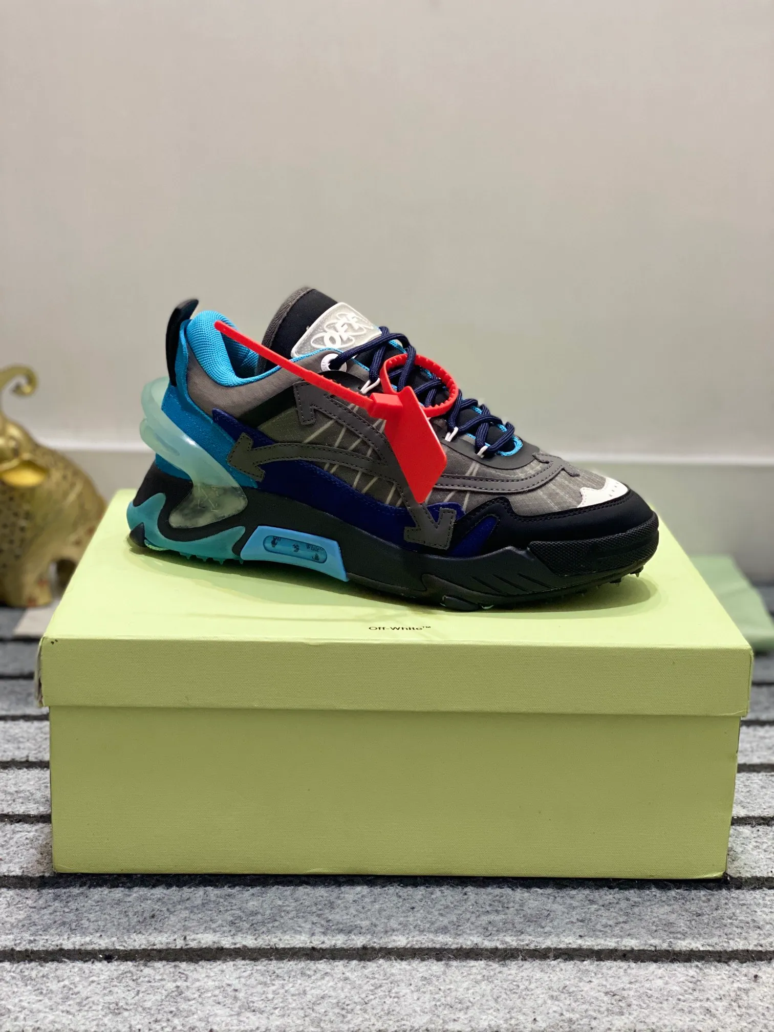 Men's shoes 💰640🌼【New】High-end boutique-OFF-WHITE x Air Jordan】1 The joint shoe design has been highly concerned by everyone. The new shoes are shown in the popular Chicago bull white and yellow LOGO color scheme. The shoe body is made of cowhide stitching and other materials. In addition to the X hidden on the inside of the leather, the oversized Swoosh, OFF-WHITE for Nike, and Air Jordan 1Birth information and the word AIR are displayed on both sides of the shoe, and OFF-WHITE's iconic details can be seen on the TPU sole and insole. You can choose a pair if you like the style. Size: 38-45 (45 customized